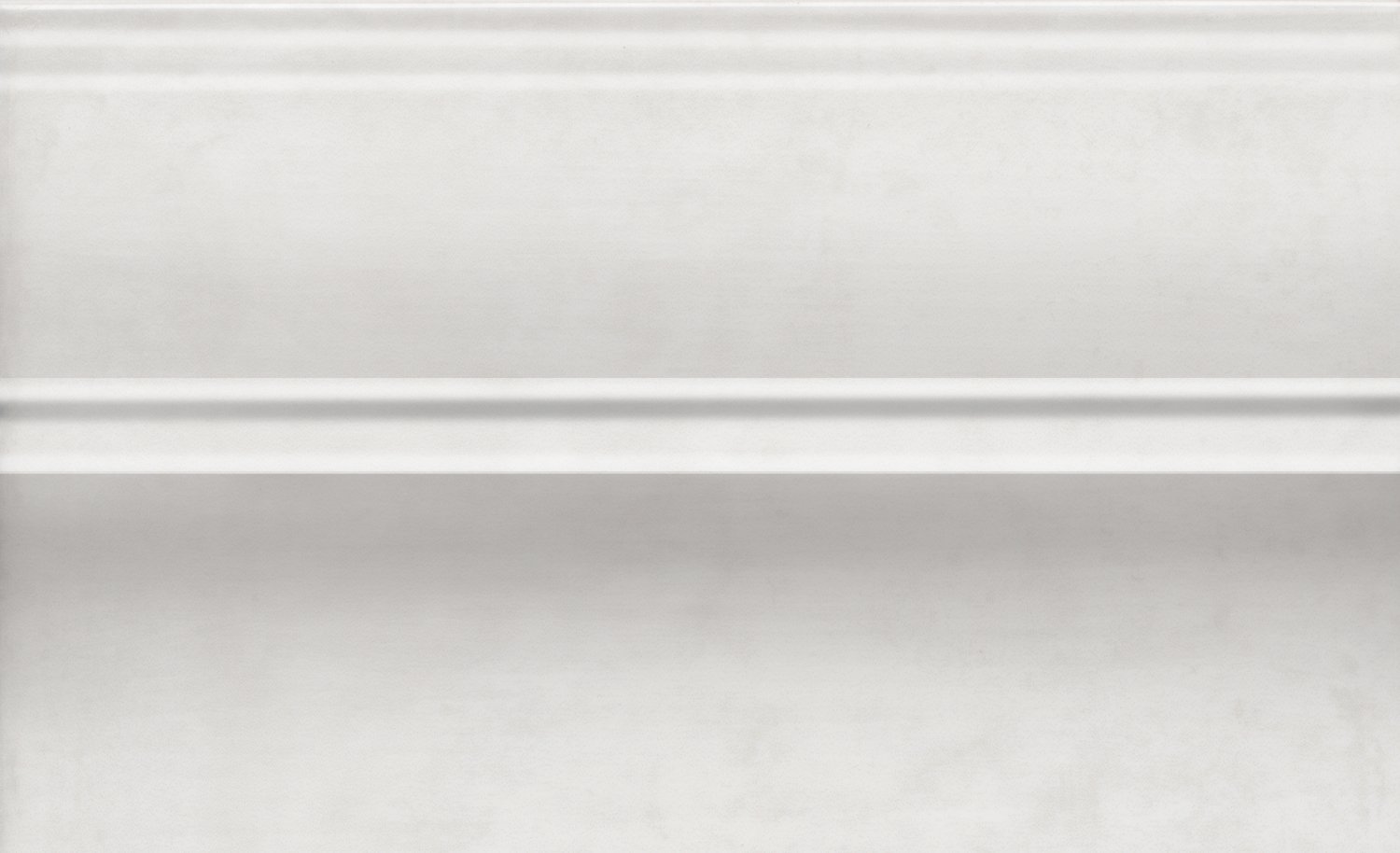 Плинтус FMB026 Левада серый светлый глянцевый (15см*25см*15мм) (13шт/0,423м2) моноколор, шт Плинтус FMB026 Левада серый светлый глянцевый (15см*25см*15мм) (13шт/0,423м2) моноколор, шт