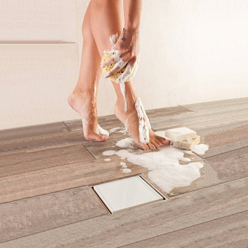 13000093 Точечный трап 150х150 мм Confluo Standard White Glass 1,белое стекло, с рамкой Исполнение: Хром 