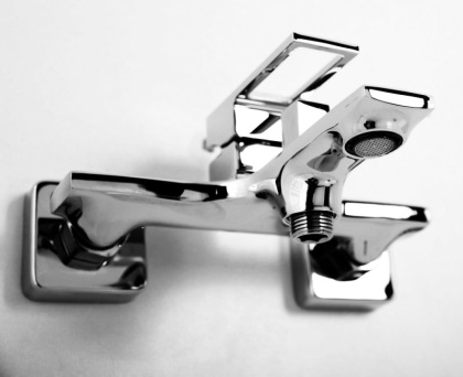 LUCE Смеситель для ванны и душа, хром LUC-VAS-CRM LUCE Смеситель для ванны и душа, хром LUC-VAS-CRM