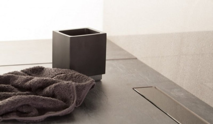 13701204 Душевой лоток Pestan Confluo Frameless Line 650 Black Glass Исполнение: Хром матовый, глянцевое черное стекло 