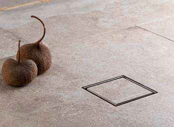 13000107 Точечный трап 100х100 мм CONFLUO STANDARD DRY 1 CERAMIC,с сухим затвором Исполнение: полое (под плитку) 