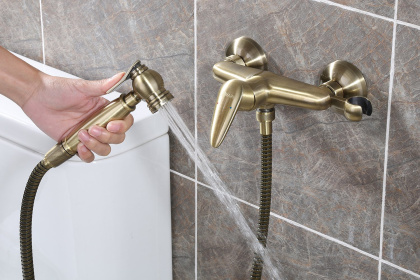 Смеситель Lemark Pramen LM3318B с гигиеническим душем Смеситель Lemark Pramen LM3318B с гигиеническим душем