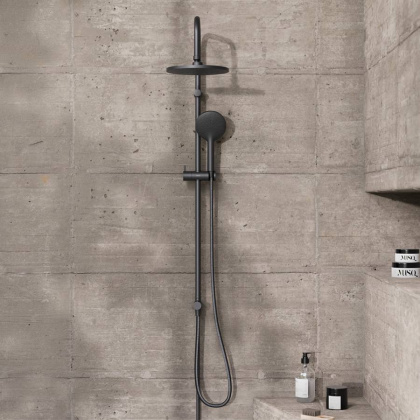 977000300 Jupiter, душ.система: верхн.душ 225 мм, ручн.душ 1 ф-ция 120 мм, штанга 1010 мм , Черный 977000300 Jupiter, душ.система: верхн.душ 225 мм, ручн.душ 1 ф-ция 120 мм, штанга 1010 мм , Черный