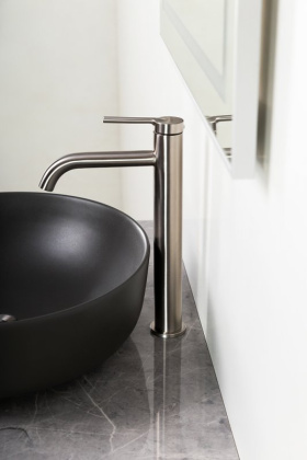 ETNA Смеситель для накладных раковин без донного клапана, нержавеющая сталь, исполнение сатин ETN-LMC2-IN ETNA Смеситель для накладных раковин без донного клапана, нержавеющая сталь, исполнение сатин ETN-LMC2-IN