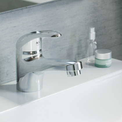 D8021000 Comfort смеситель для умывальника, материал полимер, цвет хром D8021000 Comfort смеситель для умывальника, материал полимер, цвет хром