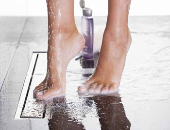 13100005 Линейный трап 750 мм CONFLUO PREMIUM LINE , двухсторонняя модель Исполнение: матовый хром без перфорации/полая под плитку, рамка - матовый хром 